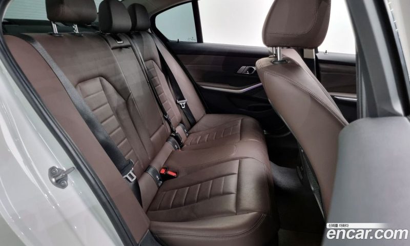 BMW 3-Series i320 Luxury