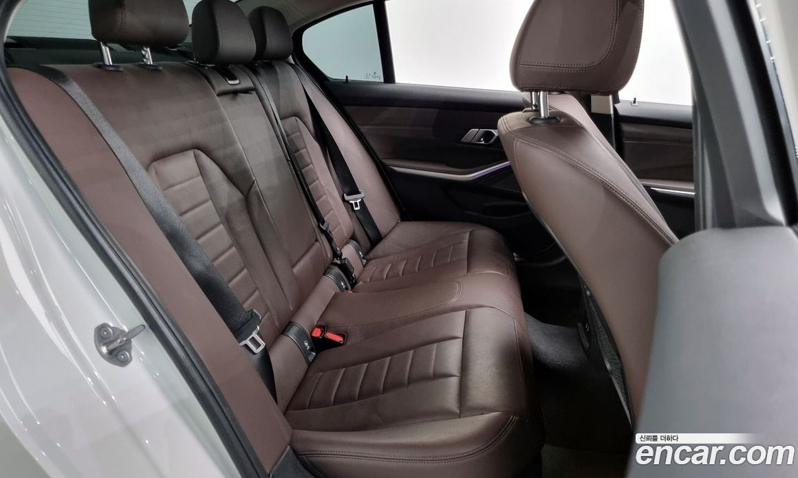 BMW 3-Series i320 Luxury