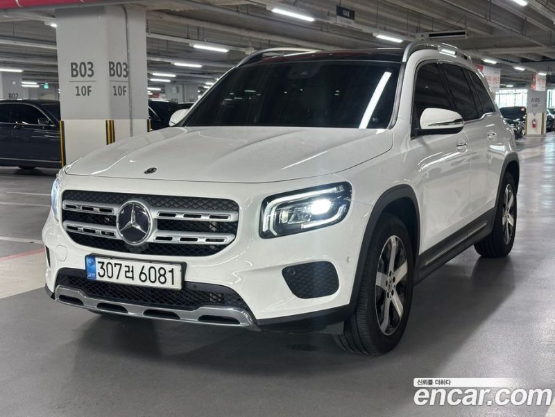 Mercedes Benz GLB-Class GLB220