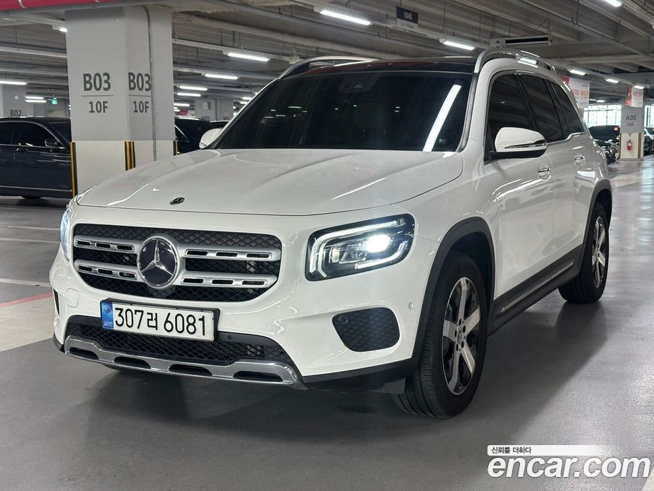 Mercedes Benz GLB-Class GLB220