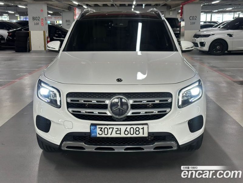 Mercedes Benz GLB-Class GLB220