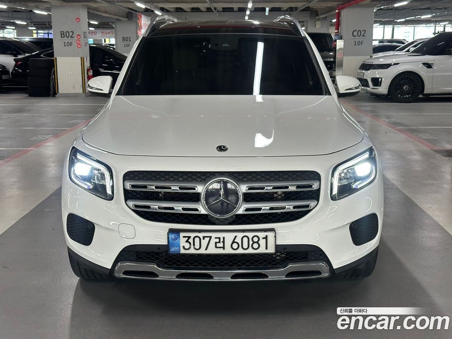 Mercedes Benz GLB-Class GLB220