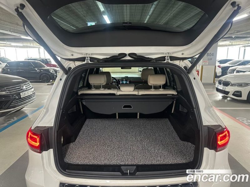 Mercedes Benz GLB-Class GLB220