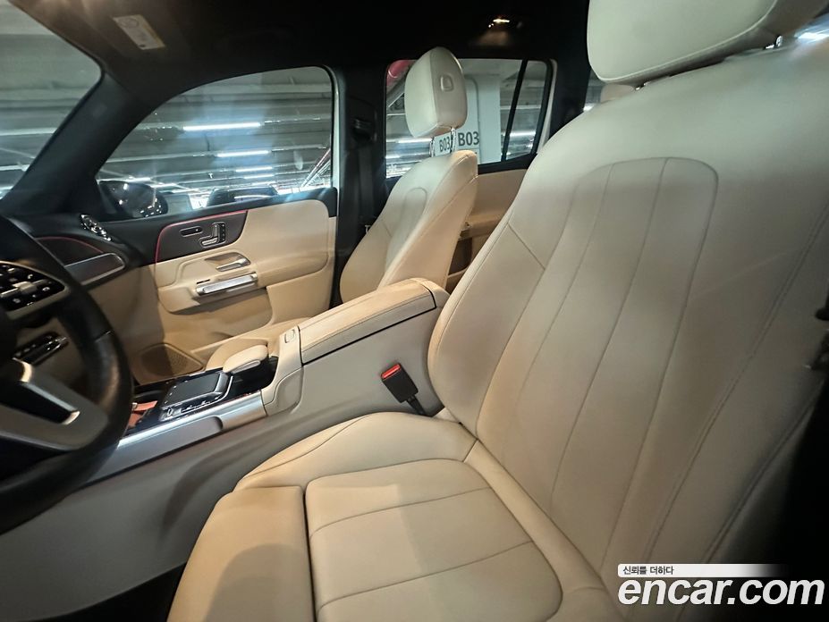 Mercedes Benz GLB-Class GLB220