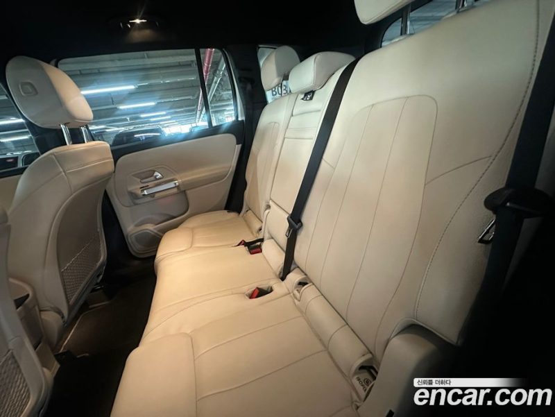 Mercedes Benz GLB-Class GLB220