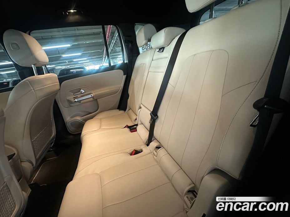 Mercedes Benz GLB-Class GLB220