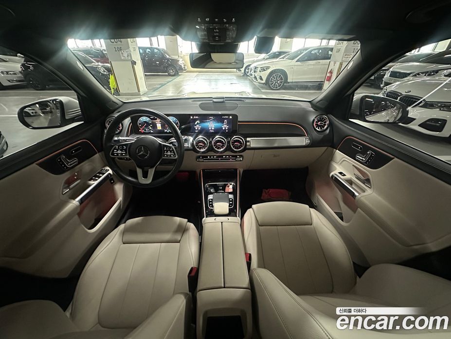 Mercedes Benz GLB-Class GLB220