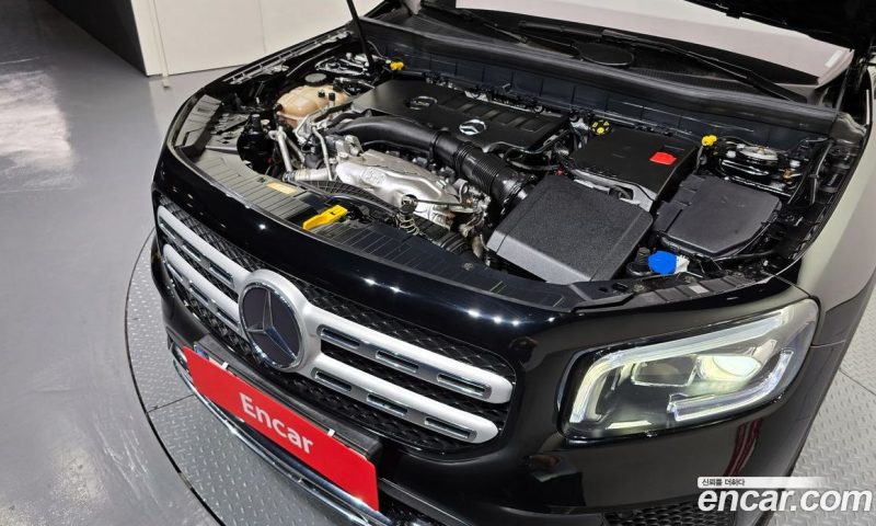 Mercedes Benz GLB-Class GLB220