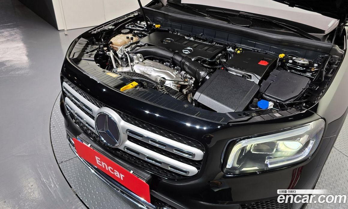 Mercedes Benz GLB-Class GLB220