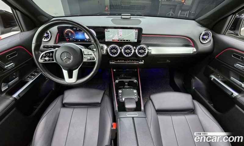 Mercedes Benz GLB-Class GLB220