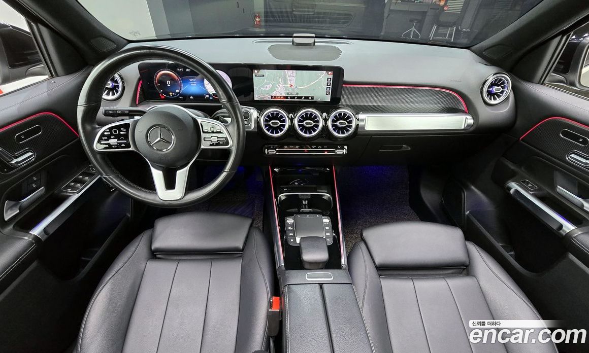 Mercedes Benz GLB-Class GLB220