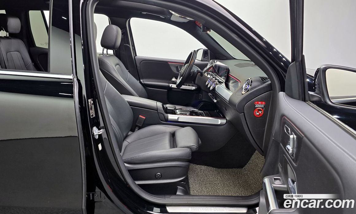 Mercedes Benz GLB-Class GLB220