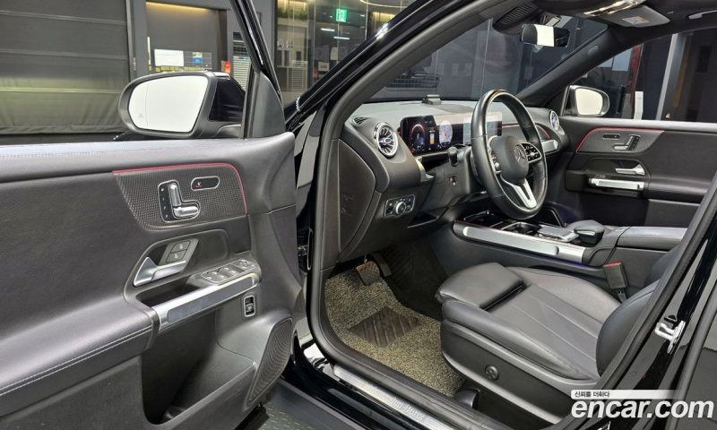 Mercedes Benz GLB-Class GLB220
