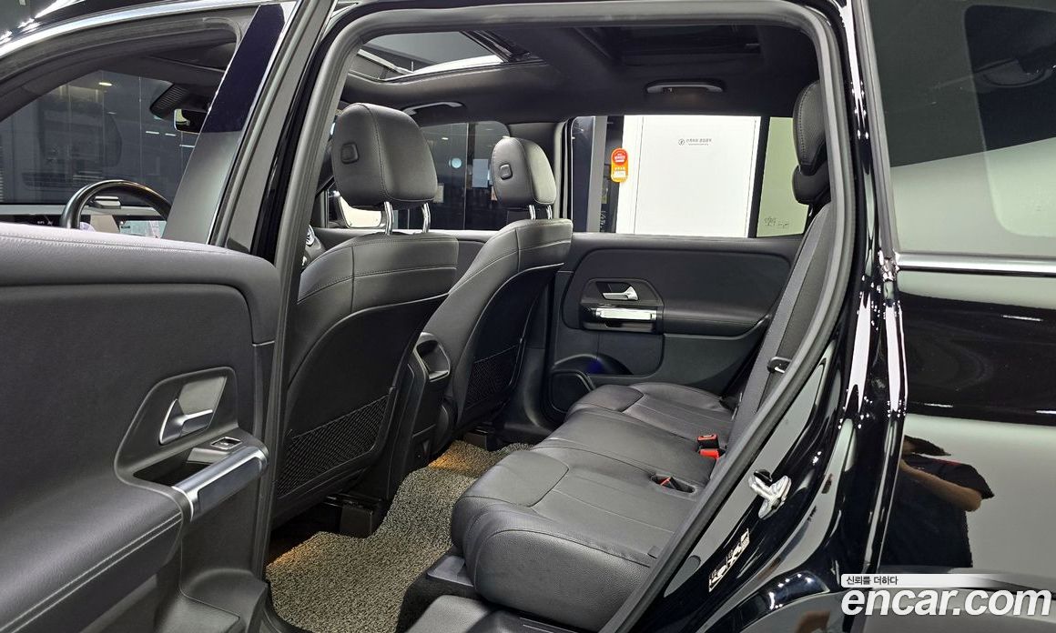 Mercedes Benz GLB-Class GLB220