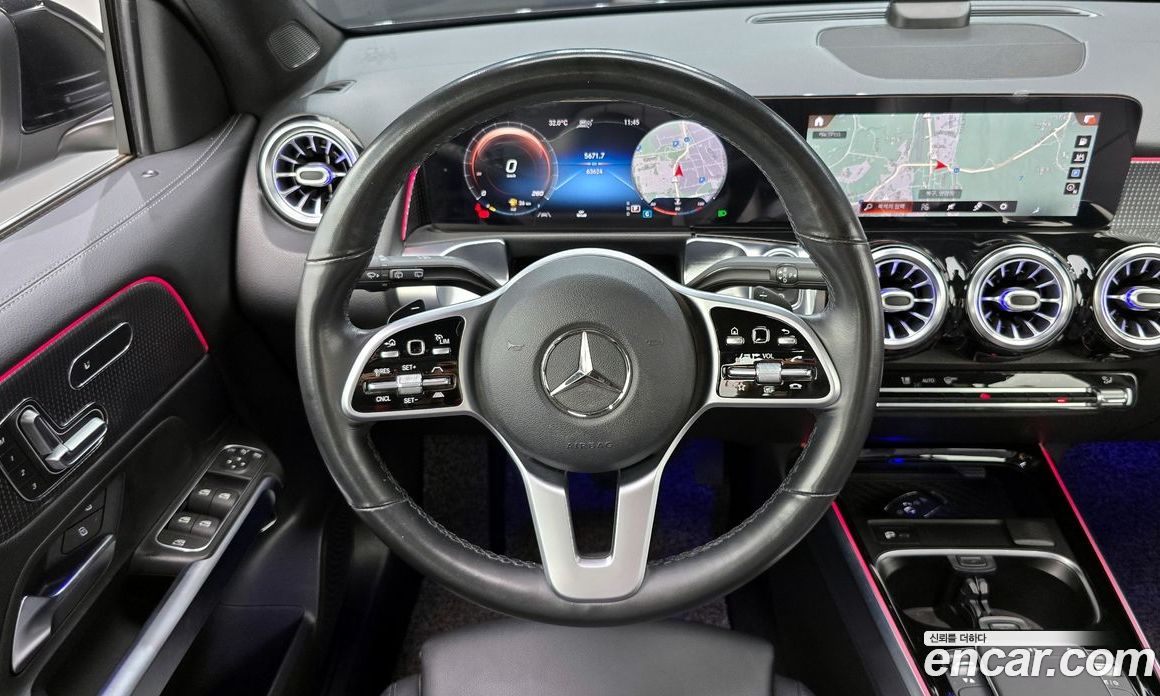 Mercedes Benz GLB-Class GLB220