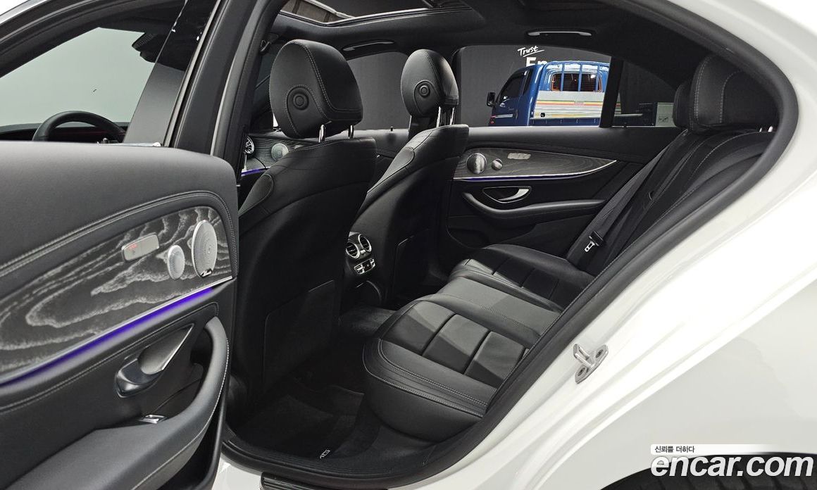 Mercedes Benz E-Class E350 4MATIC AMG Line