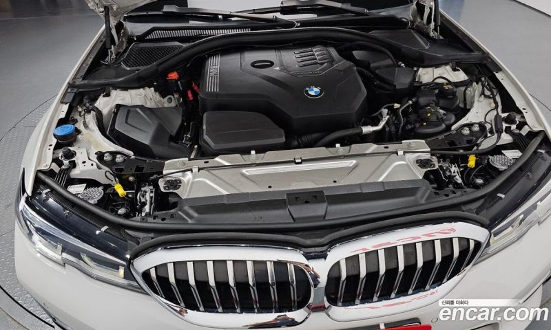 BMW 3-Series i320 Luxury