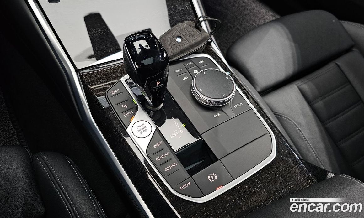 BMW 3-Series i320 Luxury