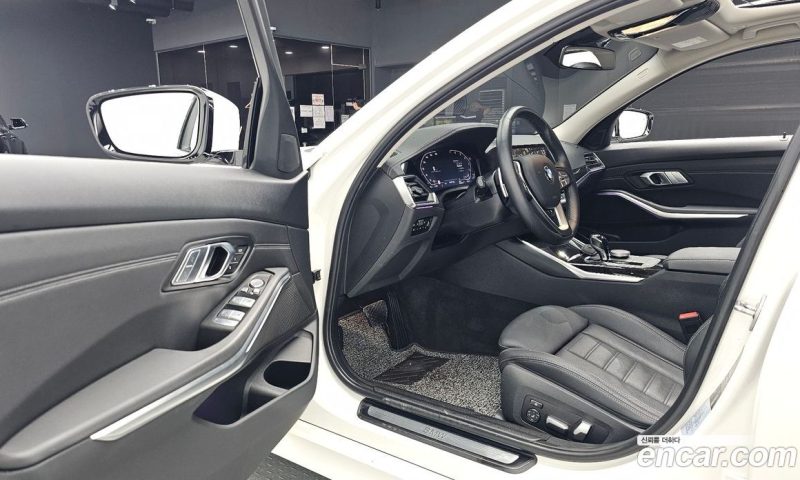 BMW 3-Series i320 Luxury