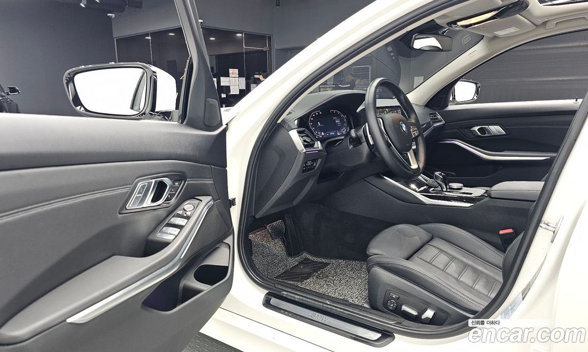 BMW 3-Series i320 Luxury