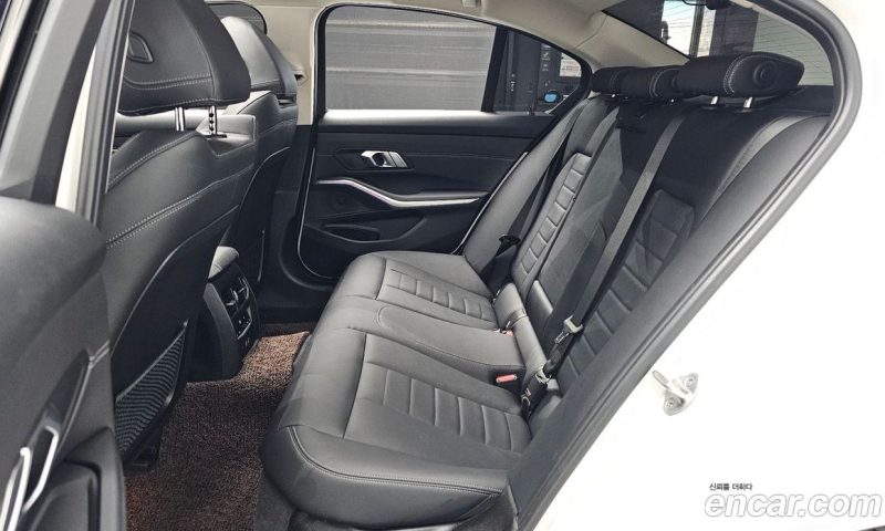BMW 3-Series i320 Luxury