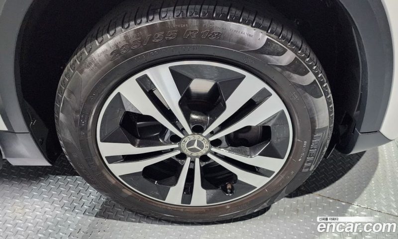Mercedes Benz GLA-Class GLA220