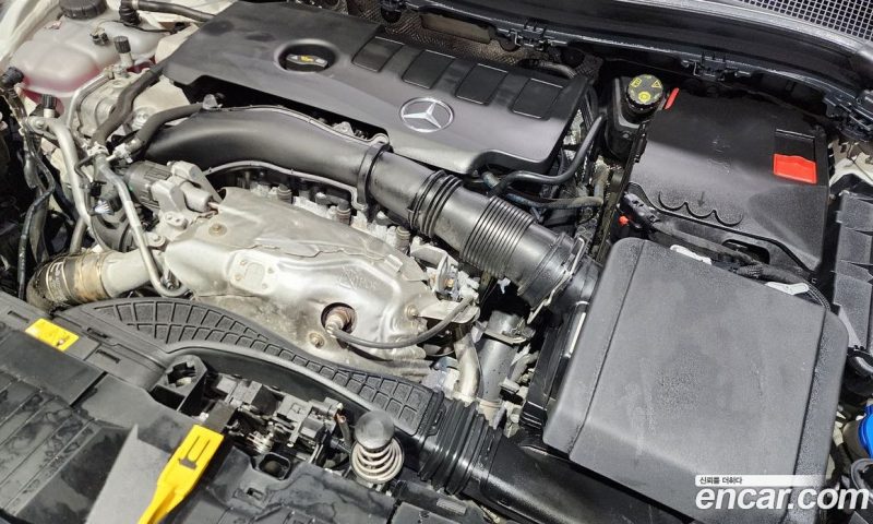 Mercedes Benz GLA-Class GLA220