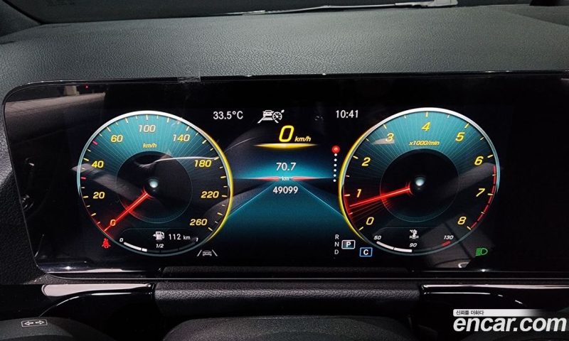 Mercedes Benz GLA-Class GLA220