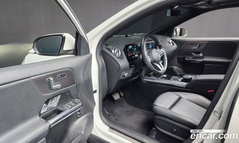 Mercedes Benz GLA-Class GLA220