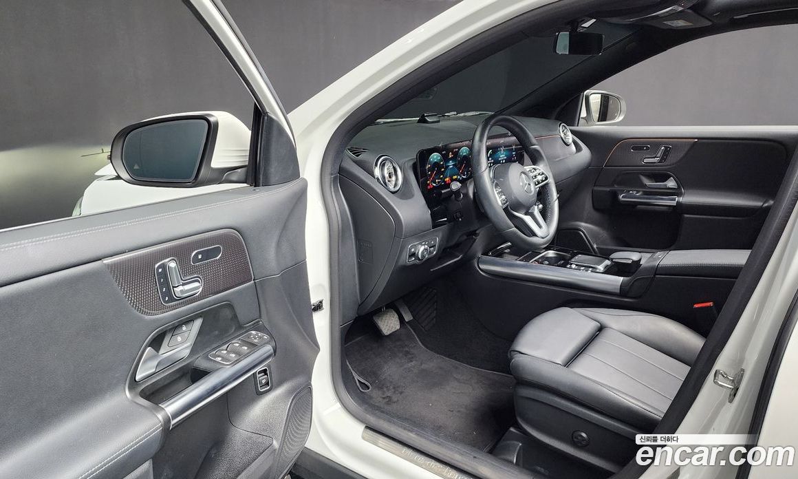 Mercedes Benz GLA-Class GLA220