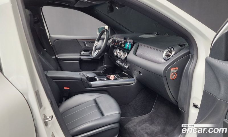 Mercedes Benz GLA-Class GLA220