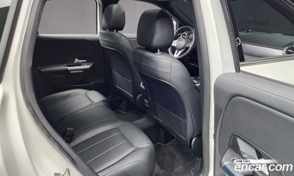 Mercedes Benz GLA-Class GLA220
