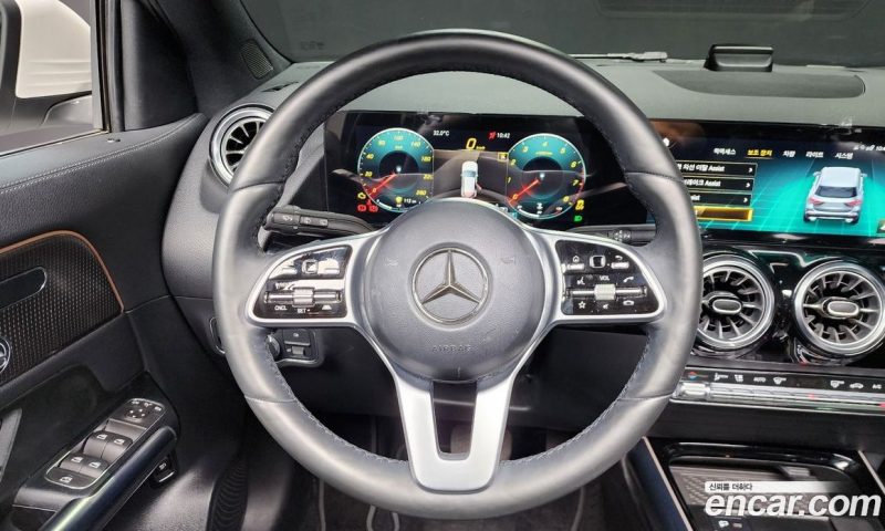 Mercedes Benz GLA-Class GLA220