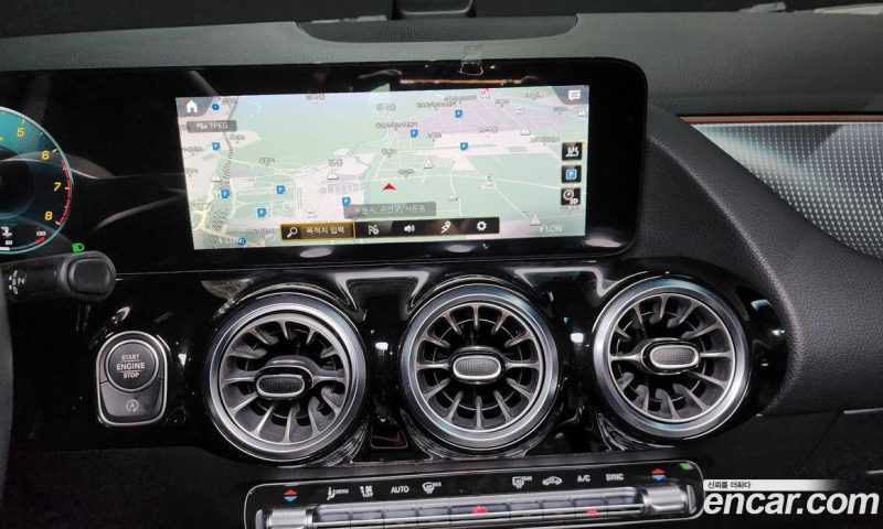 Mercedes Benz GLA-Class GLA220