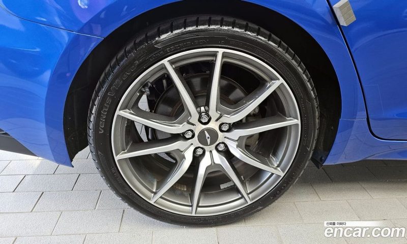 Genesis G70 Gasoline 2.0T 4WD