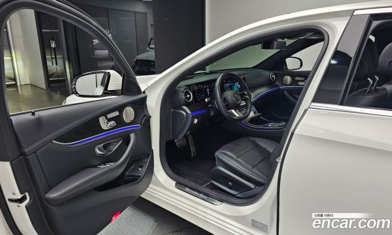 Mercedes Benz E-Class E220d 4MATIC AMG Line