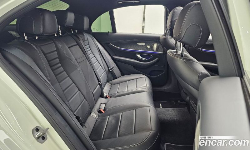 Mercedes Benz E-Class E220d 4MATIC AMG Line