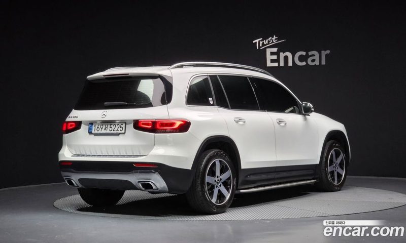 Mercedes Benz GLB-Class GLB220