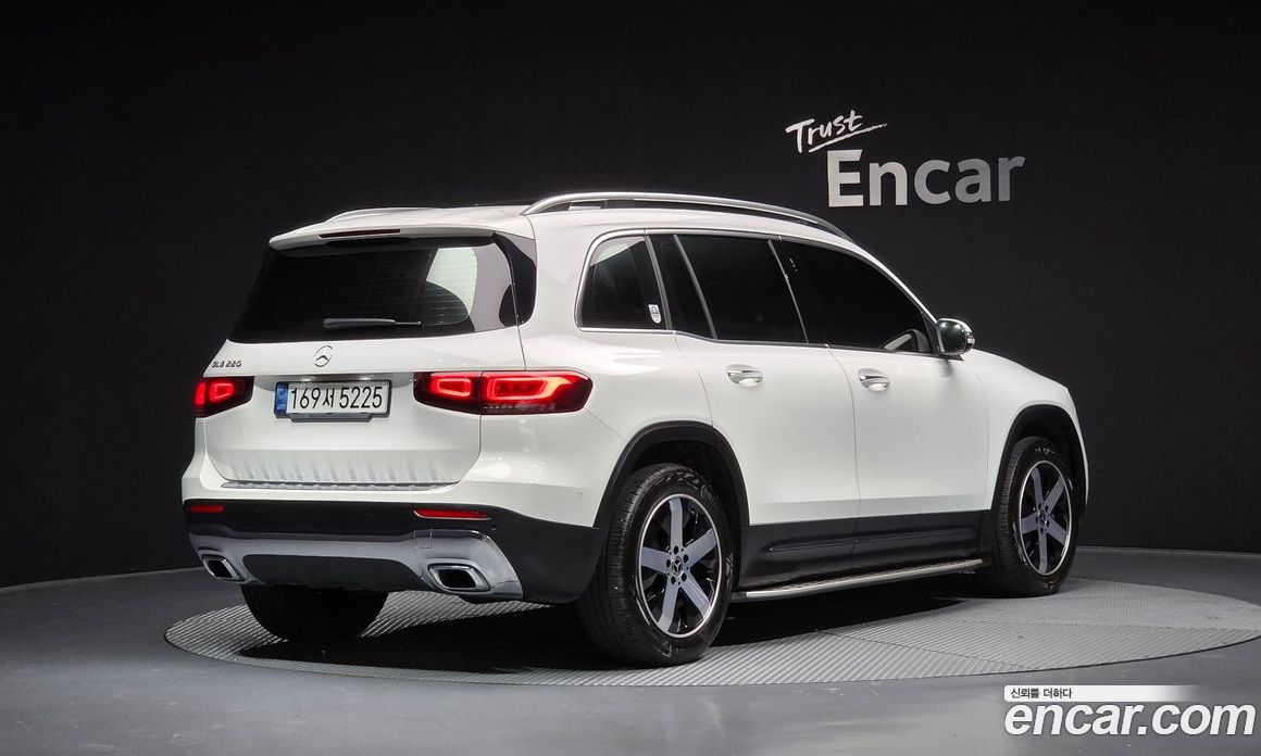 Mercedes Benz GLB-Class GLB220
