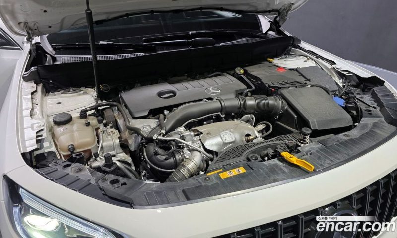 Mercedes Benz GLB-Class GLB220