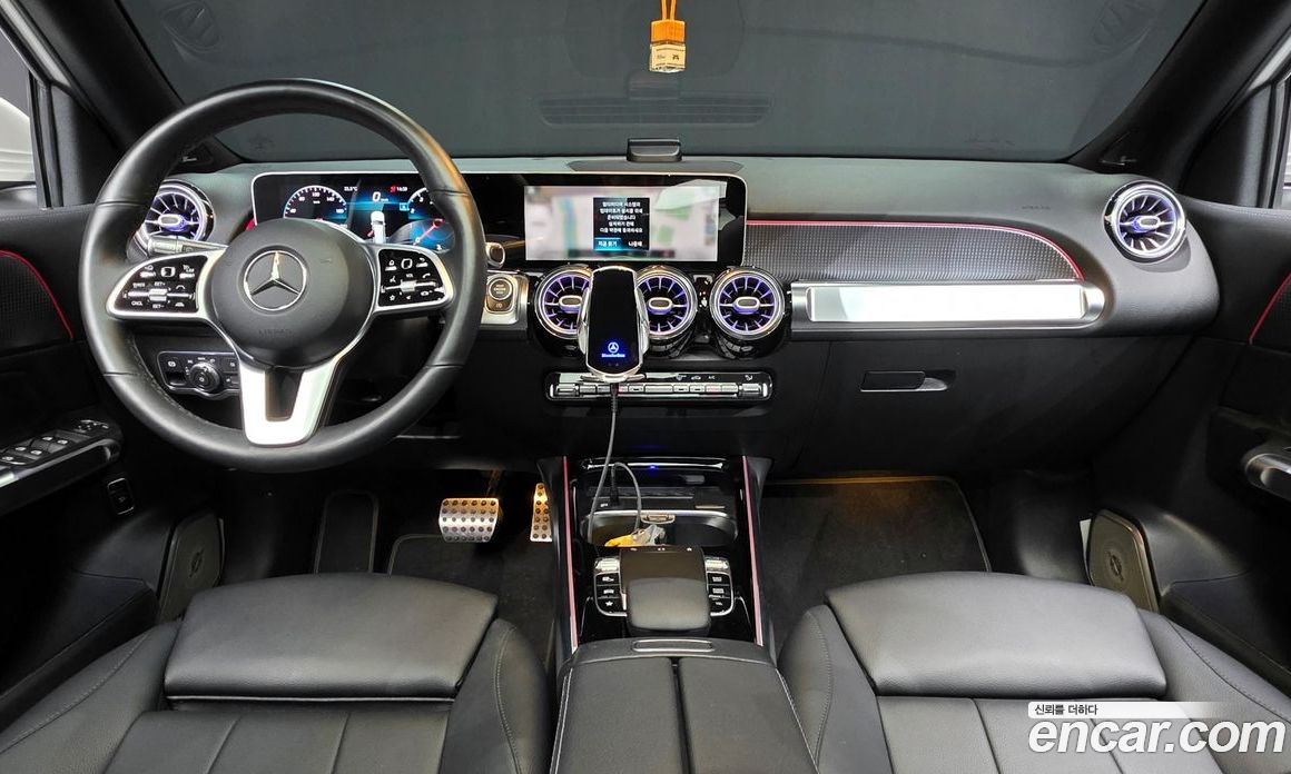 Mercedes Benz GLB-Class GLB220
