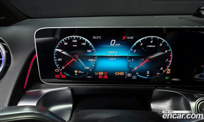 Mercedes Benz GLB-Class GLB220