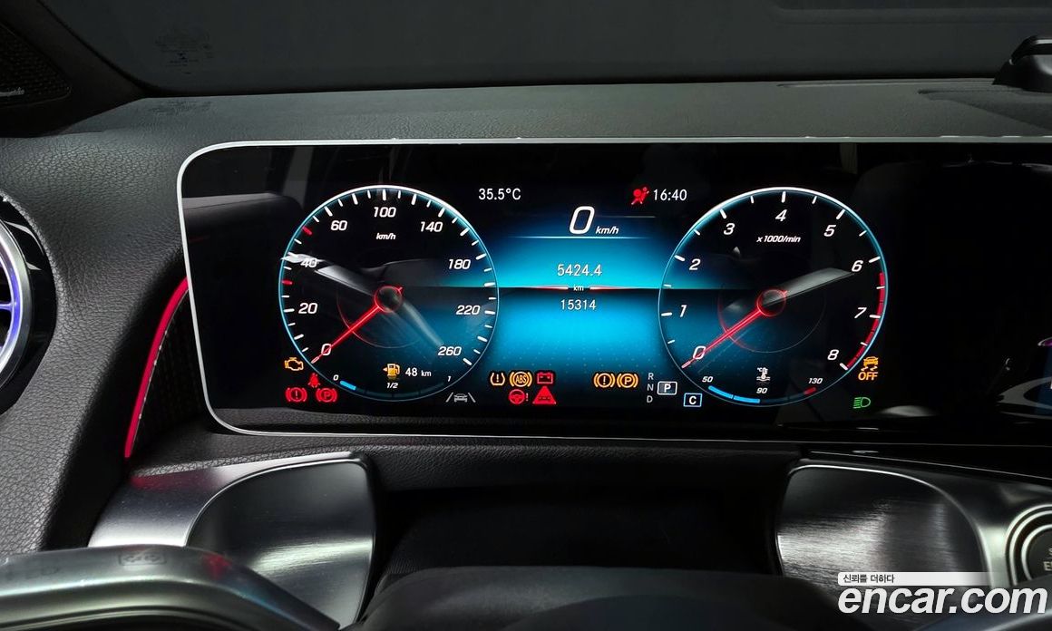 Mercedes Benz GLB-Class GLB220