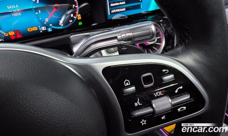 Mercedes Benz GLB-Class GLB220