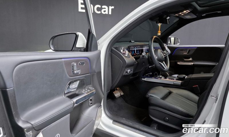 Mercedes Benz GLB-Class GLB220