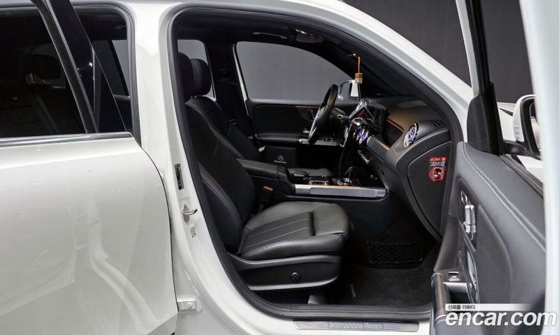 Mercedes Benz GLB-Class GLB220