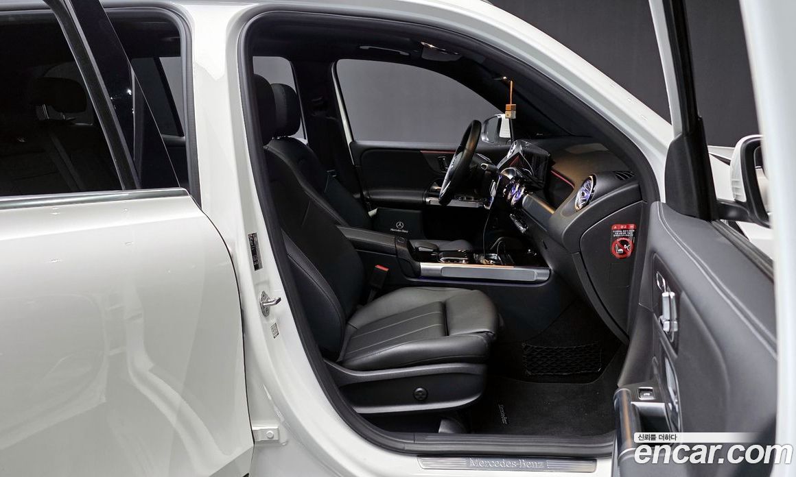 Mercedes Benz GLB-Class GLB220