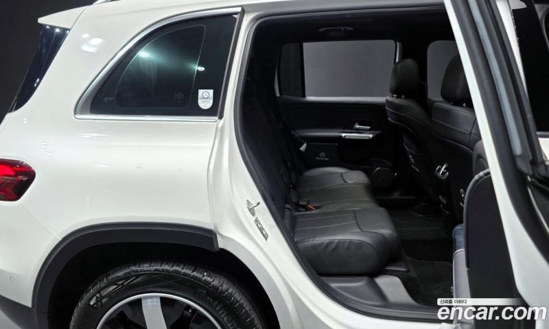 Mercedes Benz GLB-Class GLB220
