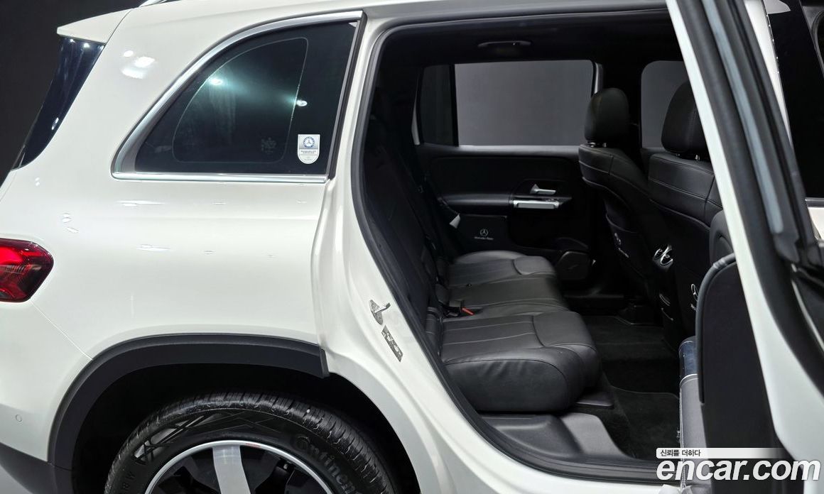 Mercedes Benz GLB-Class GLB220