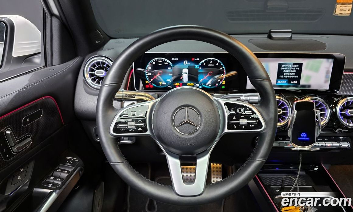 Mercedes Benz GLB-Class GLB220